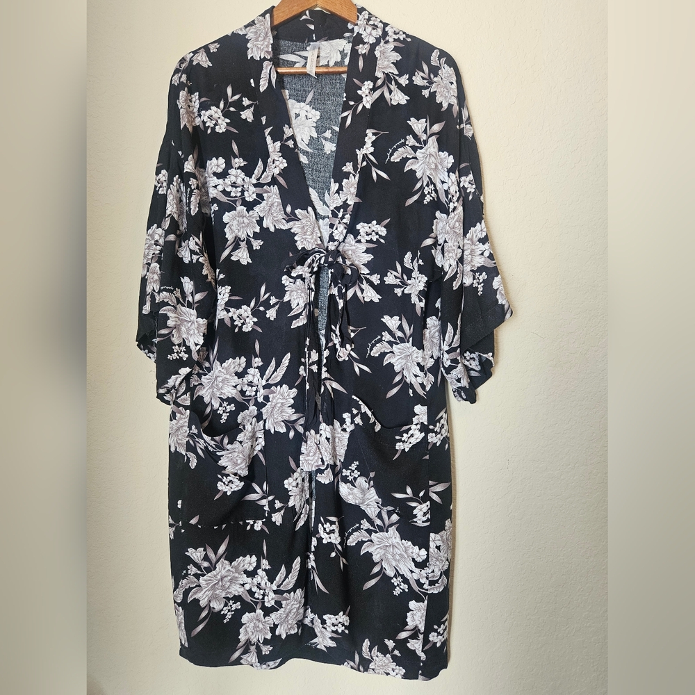Spiritual Gangster Kimono Robe Womens Size OS Black Grey Floral